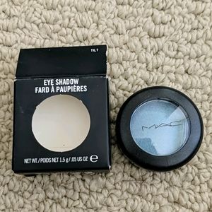 Brand new MAC Eyeshadow in Tilt
